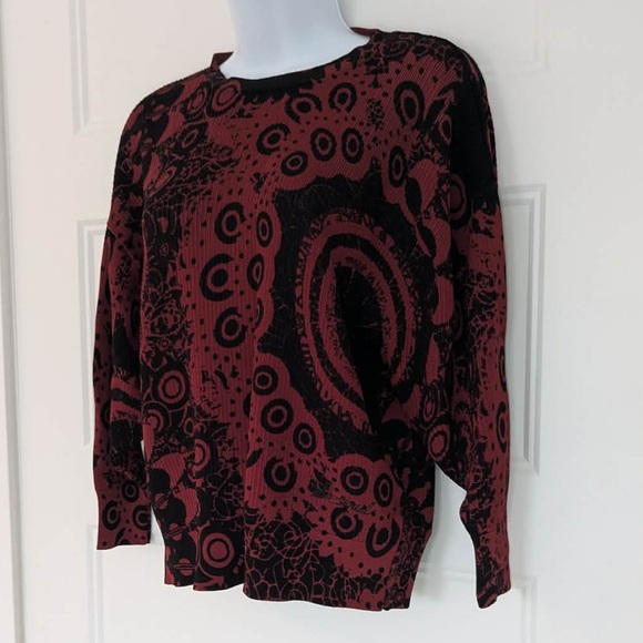 Desigual Tops - Desigual Red Black Printed Knit Top Size S Keyhole Neck 3/4 Sleeve